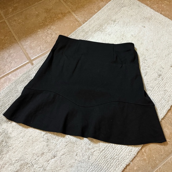 Black Loft Mini Skirt - Picture 2 of 4